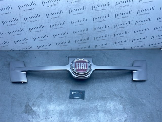 Pomili Lamierati esterni stemma anteriore Fiat Freemont