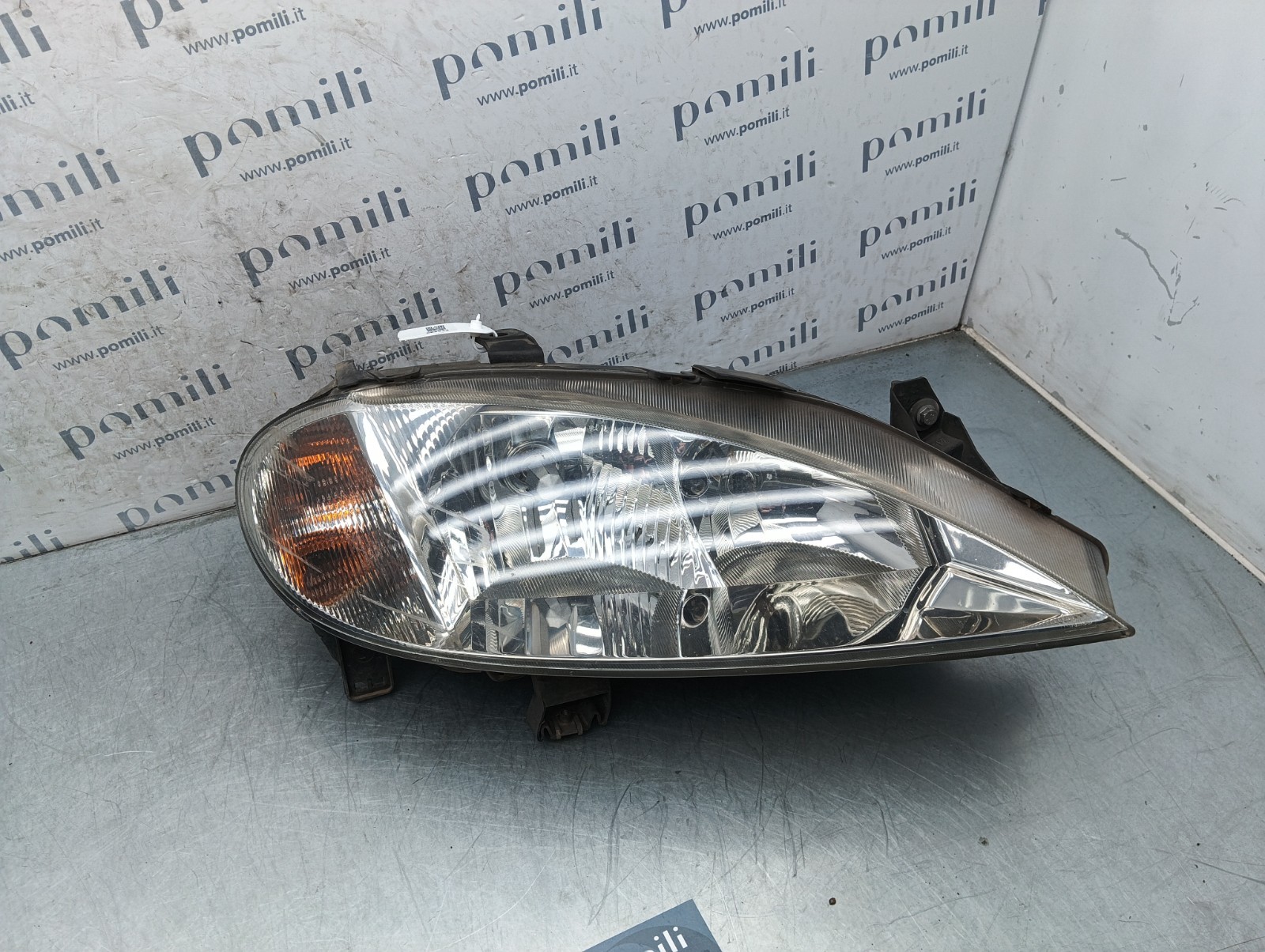 Pomili Fanaleria Renault Megane 7700427870D faro anteriore destro usato
