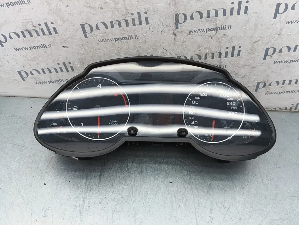 Pomili Rivestimenti interni e parti interne Quadro strumenti Audi Q5 8R 8R0920931B usato