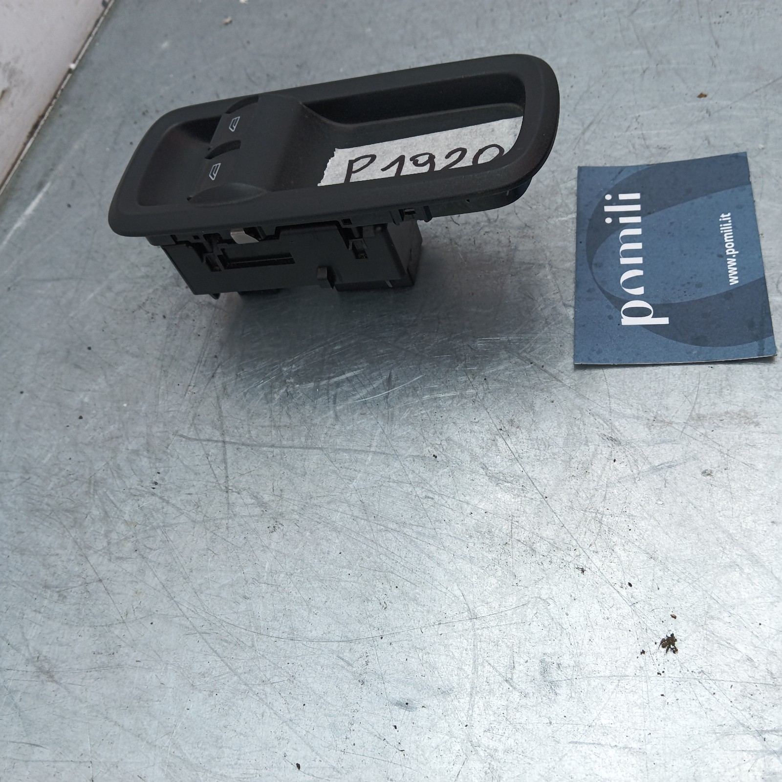 Pomili Rivestimenti interni Pulsantiera alzacristalli sinistra Ford Fiesta VI 6A6T-14A132-AC usata