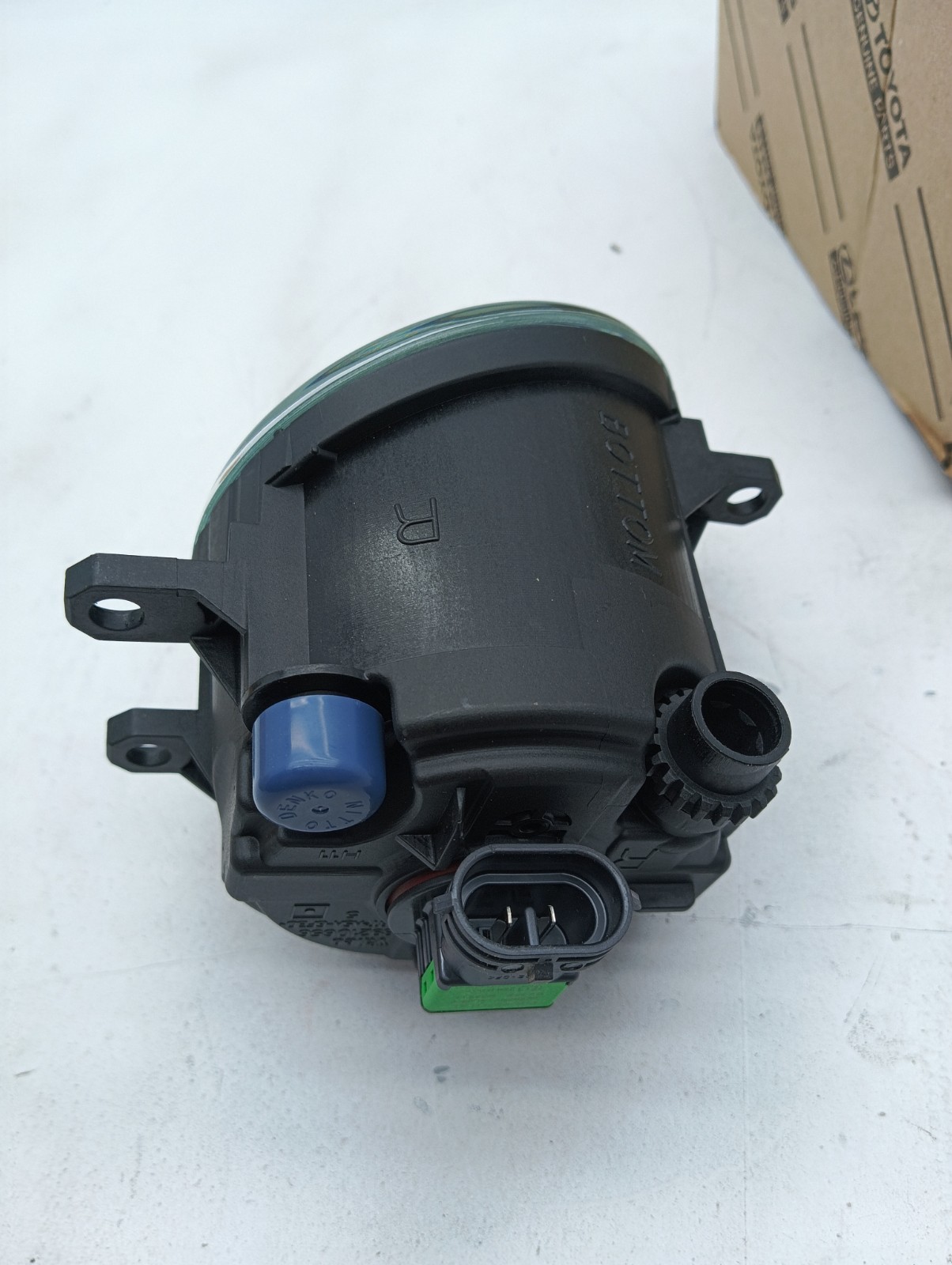 Pomili Fanaleria Fendinebbia destro Toyota 81210-0D042 nuovo