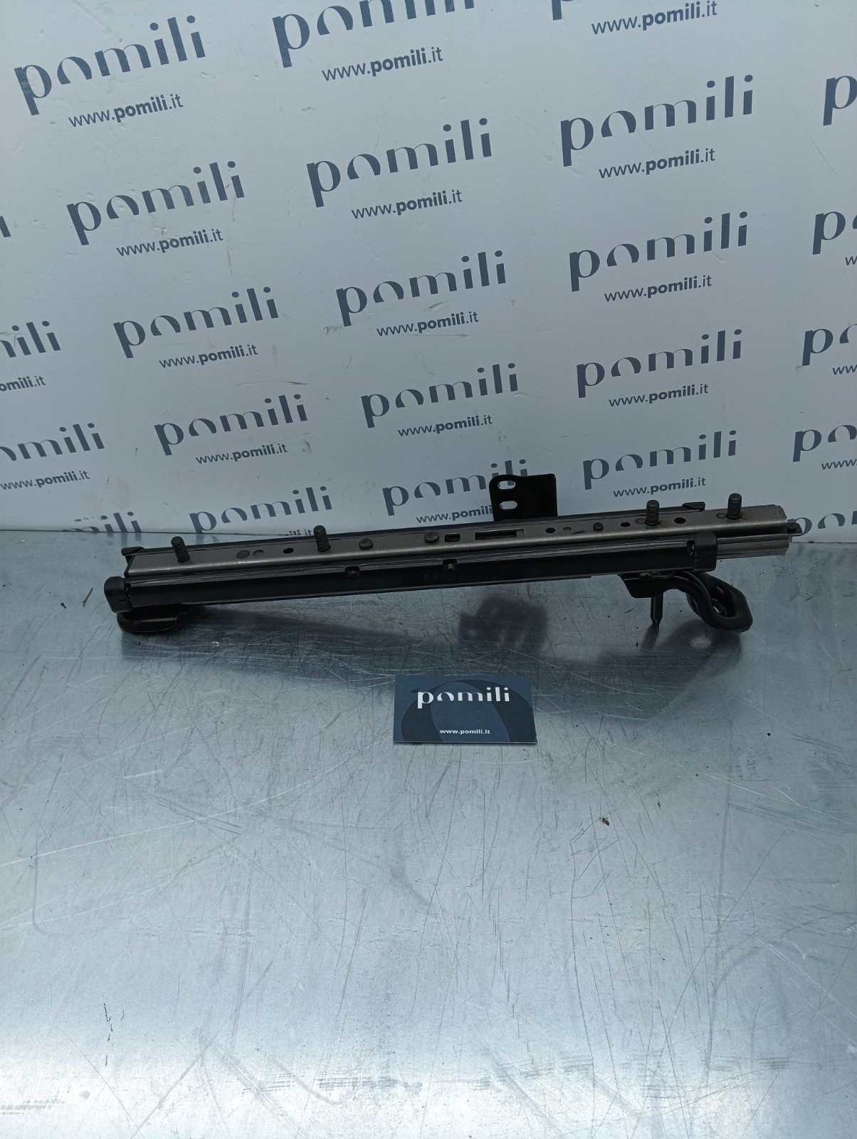 Pomili Rivestimenti interni e parti interne Binario sedile Toyota Urban Cruiser 04002-19552 anteriore
