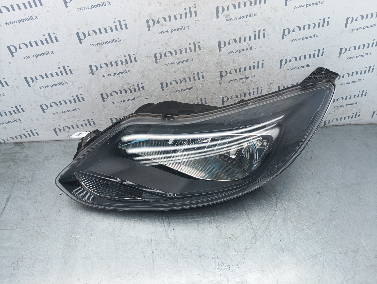 Pomili Fanaleria Faro anteriore sinistro Ford Focus III 1482114822 usato opacizzato