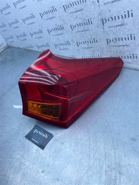 Pomili Auris (11/12-) fanale posteriore esterno destro