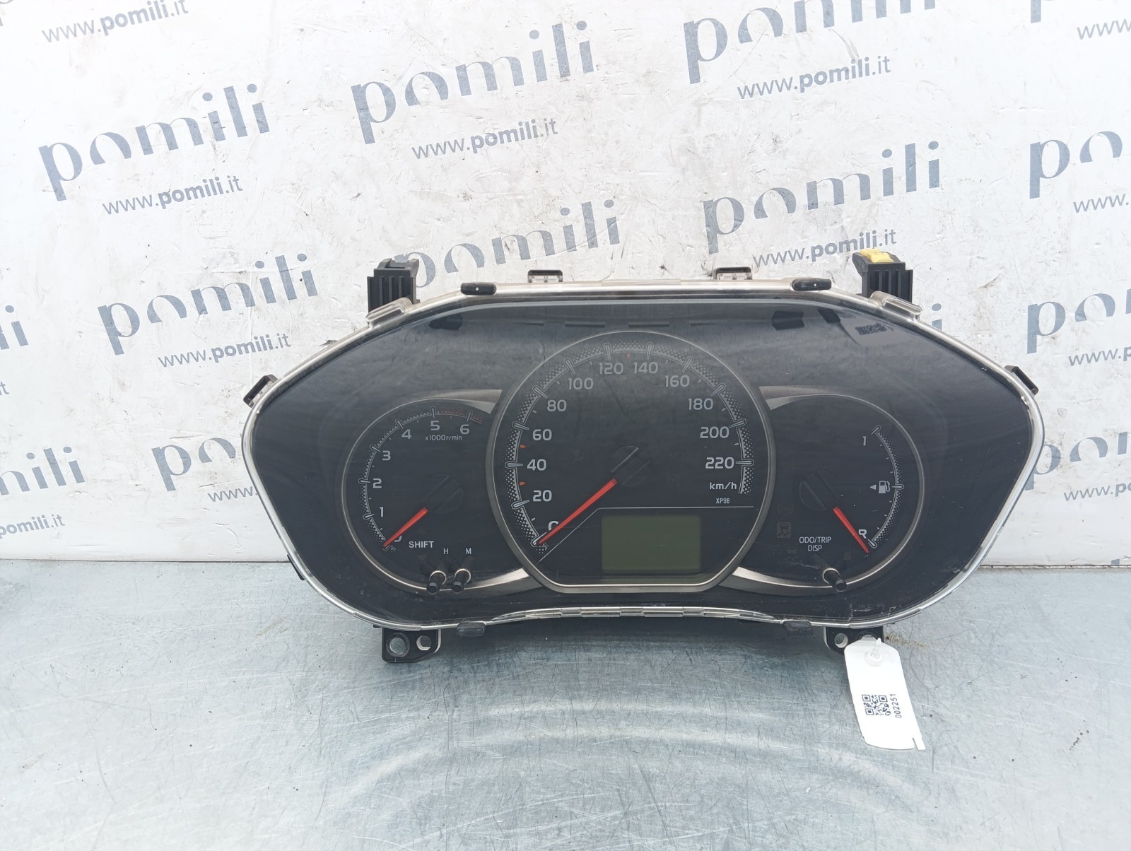 Pomili Rivestimenti interni e parti interne Quadro strumenti Toyota Yaris 83800-0U280 usato