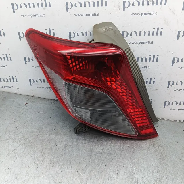 Pomili Fanaleria Toyota Yaris III fanale posteriore sinistro 81561-0D370 usato