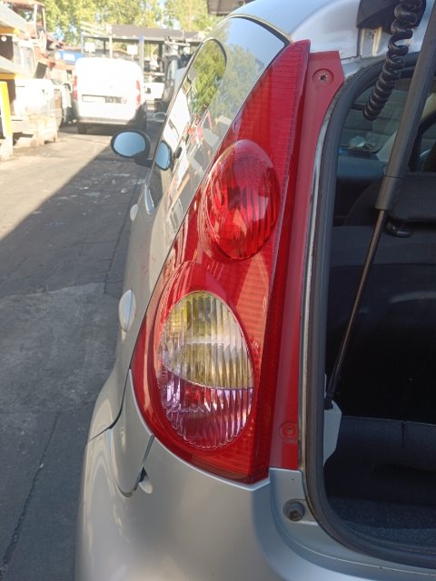 Pomili Fanaleria fanale posteriore Peugeot 107 sinistro