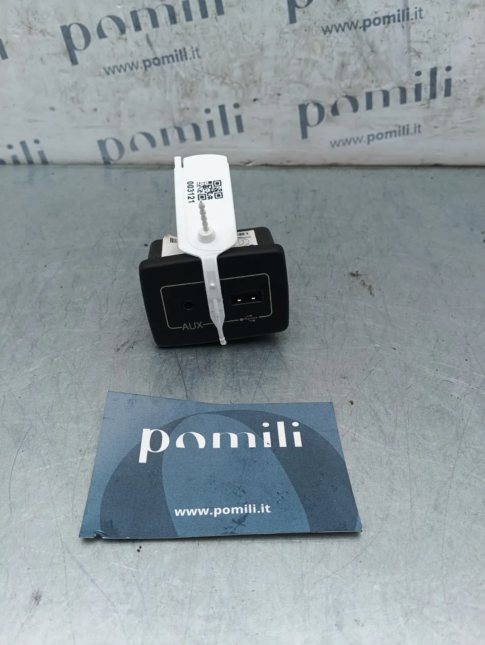 Pomili Elettronica/batteria ibride Presa multimediale USB/AUX Fiat Ducato 7356546330 usata