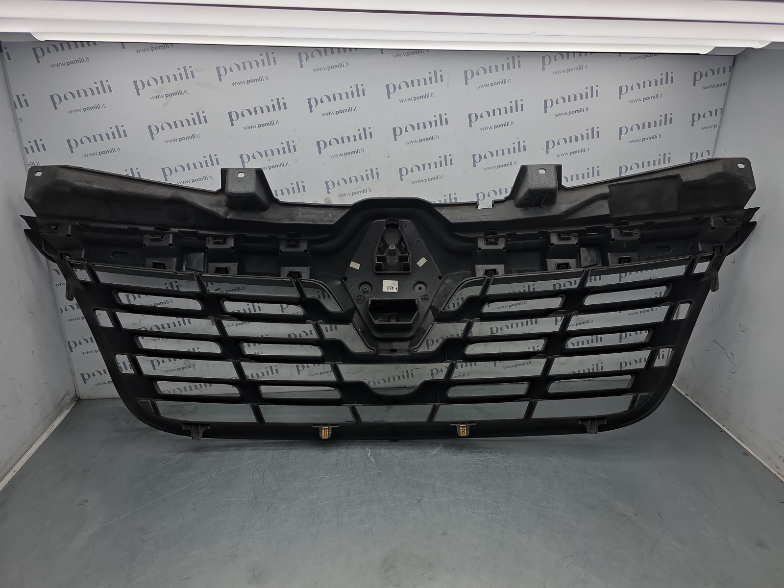 Pomili Motore e cambio con supporti Renault Master III 623102803R griglia radiatore usata