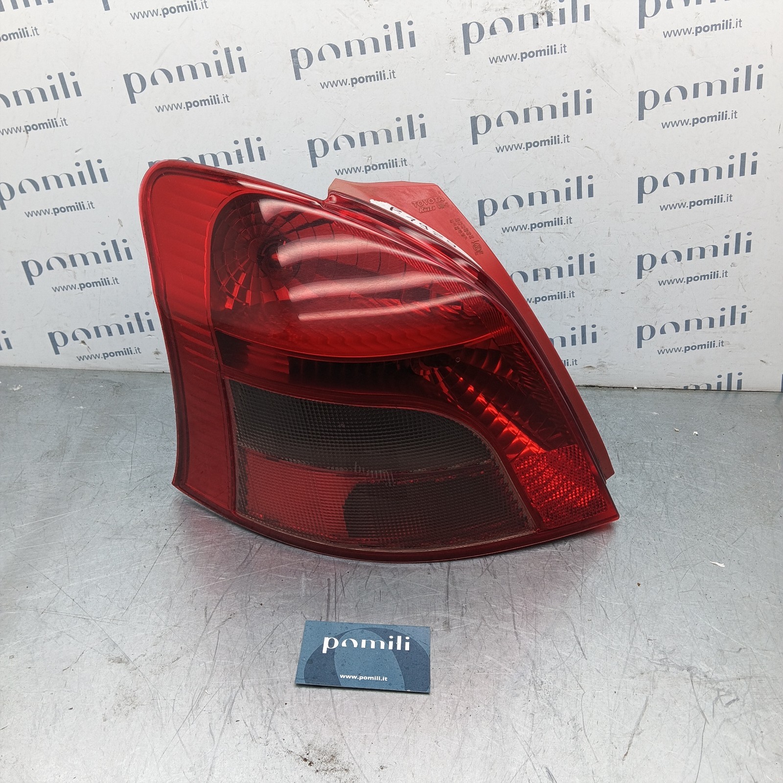 Pomili Fanaleria Fanale posteriore Toyota Yaris II sinistro alogeno 81561-52490 usato