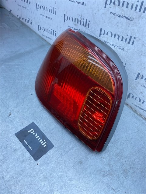 Pomili Fanaleria TOYOTA YARIS fanale posteriore sinistro FRP