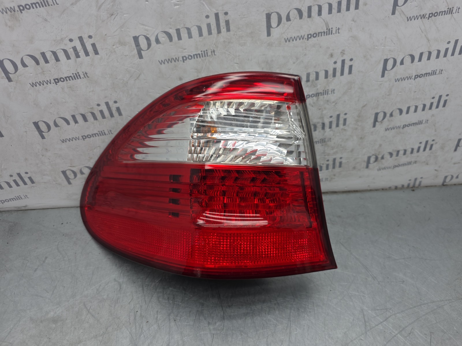 Pomili Fanaleria Fanale posteriore sinistro Mercedes-Benz Classe E S211 fanale usato