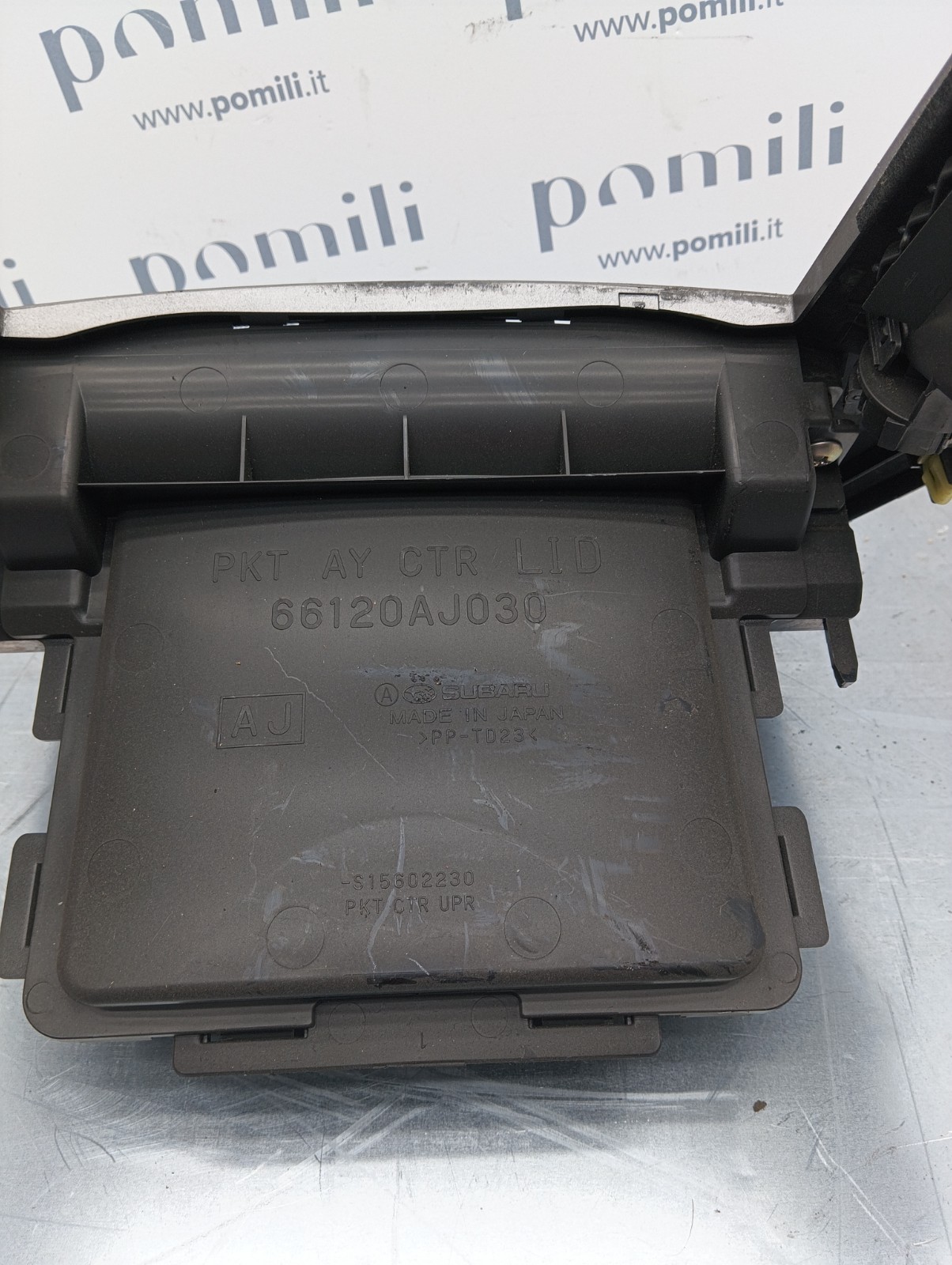 Pomili Rivestimenti interni Subaru Outback vano portaoggetti centrale usato