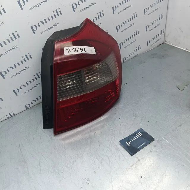 Pomili Fanaleria BMW Serie 1 fanale destro 63210397035 usato