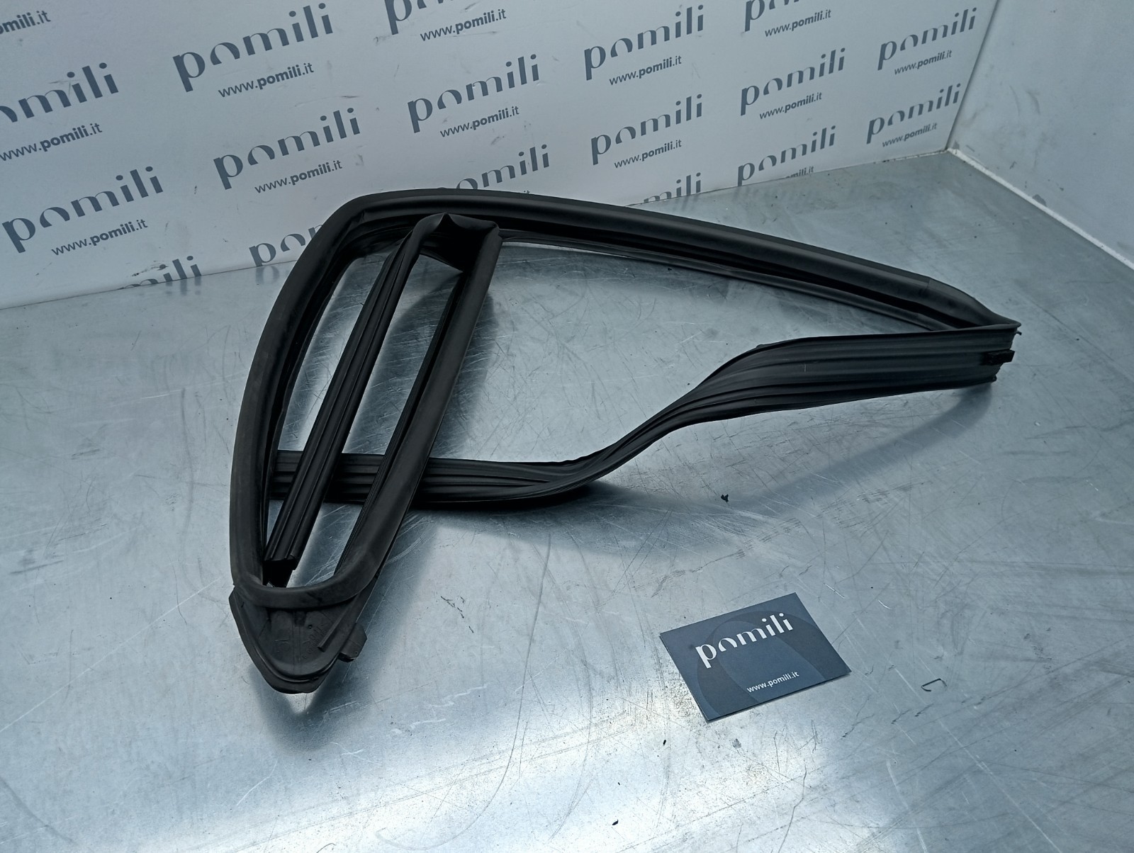 Pomili Cristalli Guarnizione vetro sportello Toyota Aygo (2014-18) 68151-0H040 nuova