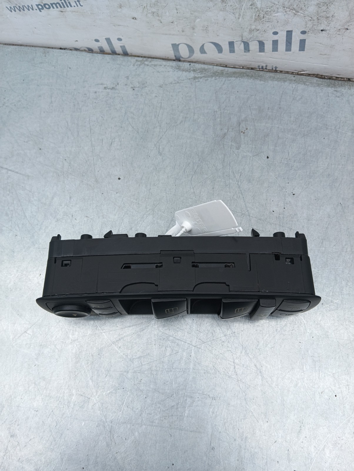 Pomili Rivestimenti interni Pulsantiera alzacristalli Mercedes-Benz Classe B W245 41YT9039 usata