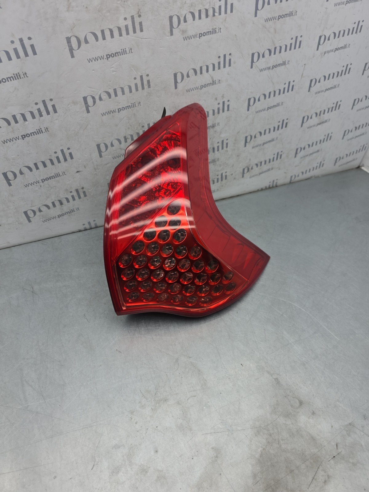 Pomili Fanaleria Fanale posteriore destro Peugeot 3008 2009-2016 usato OEM 9683460780