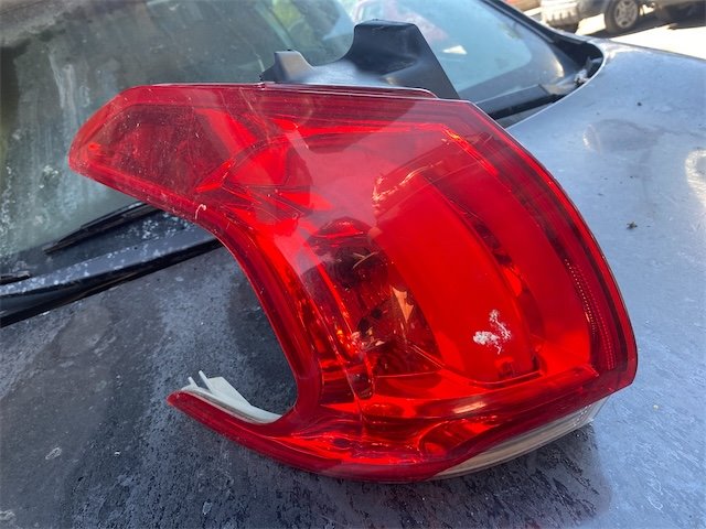Pomili Fanaleria Peugeot 2008 fanale posteriore sinistro