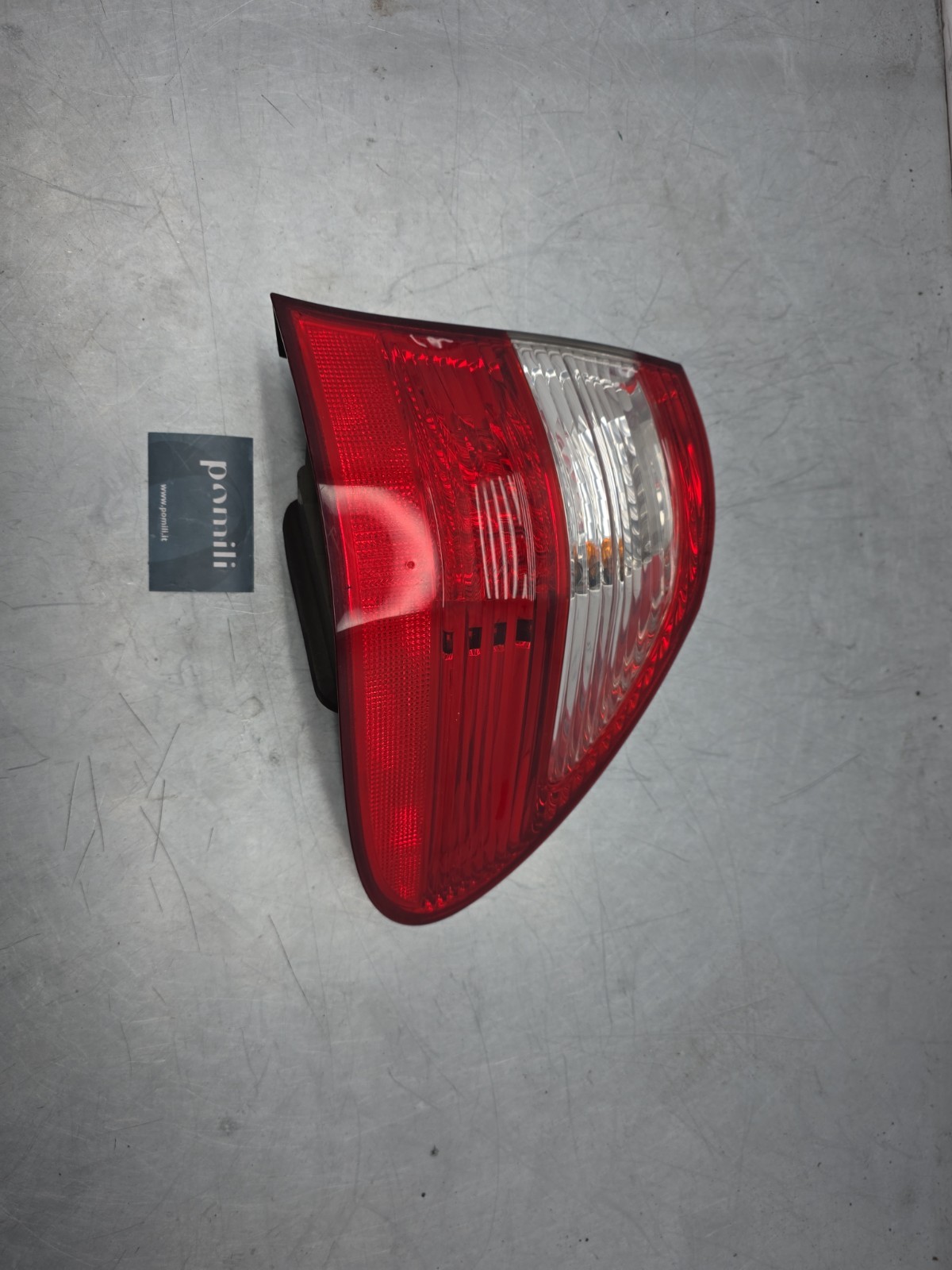 Pomili Fanaleria Mercedes-Benz Classe E S211 fanale posteriore destro usato