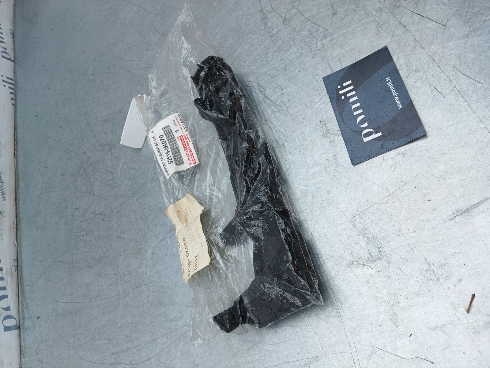 Pomili Paraurti anteriore Toyota Hilux 52116-0K070 supporto sinistro