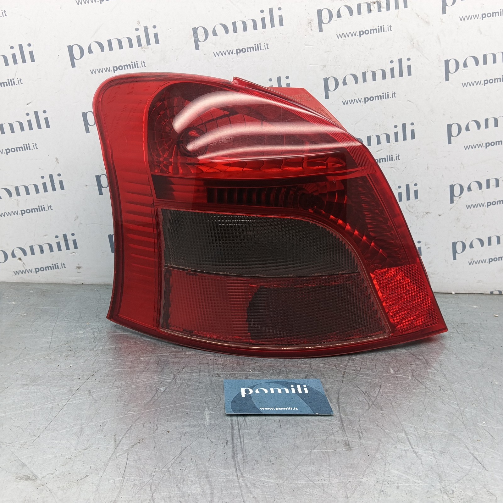 Pomili Fanaleria Fanale posteriore Toyota Yaris II sinistro alogeno 81561-52490 usato