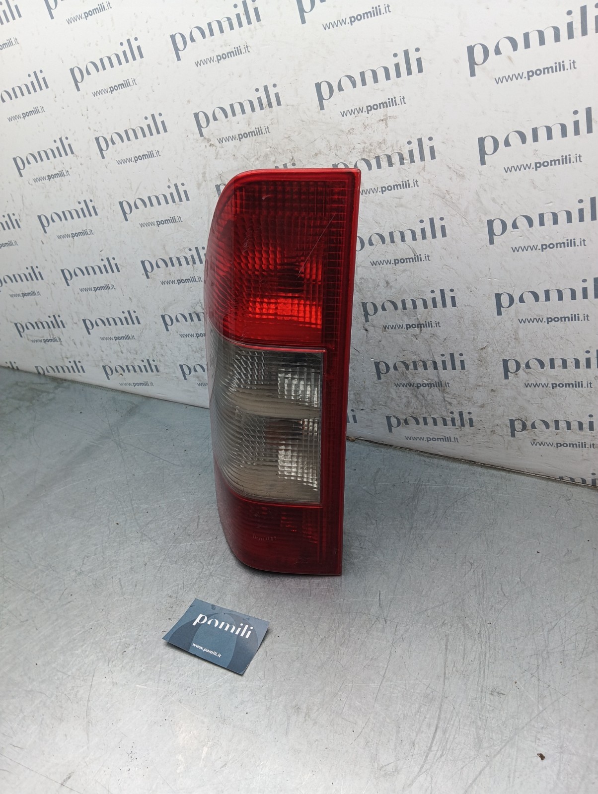 Pomili Fanaleria Mercedes Sprinter fanale posteriore sinistro usato OEM 0008261556