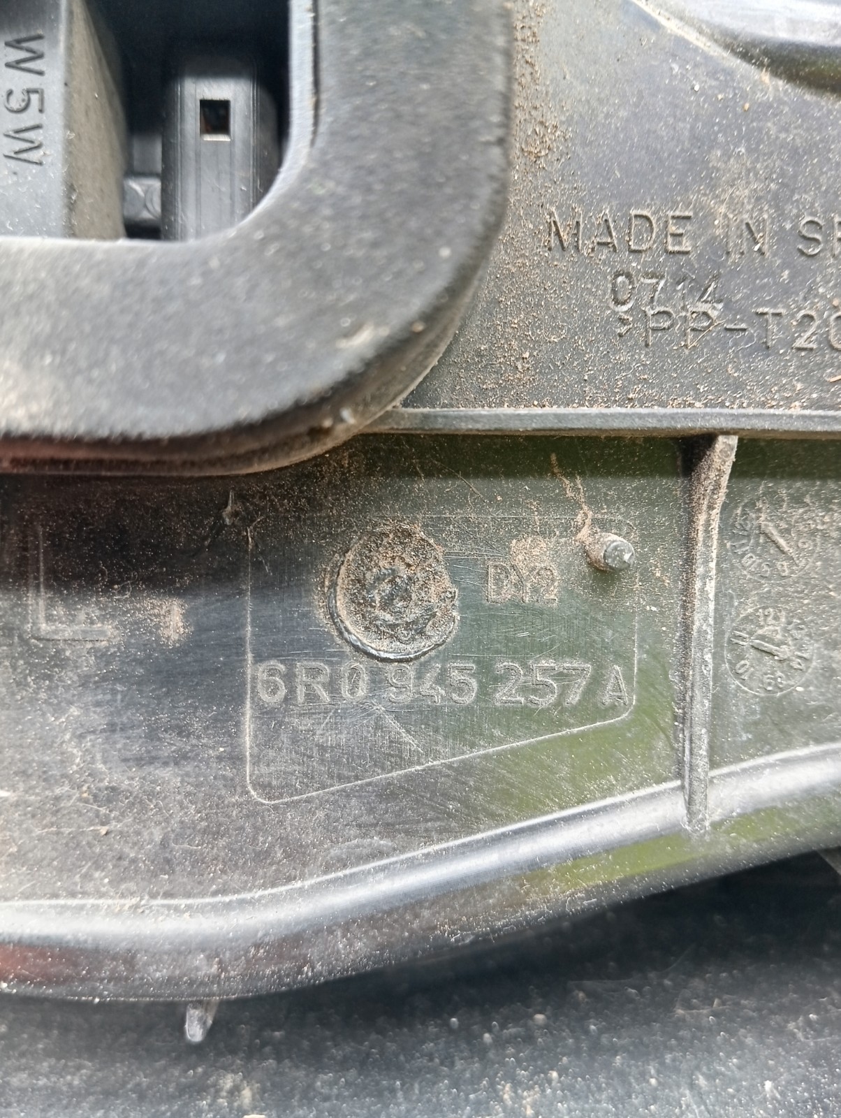 Pomili Fanaleria Fanale posteriore sinistro Volkswagen Polo 5 6R0945257A usato