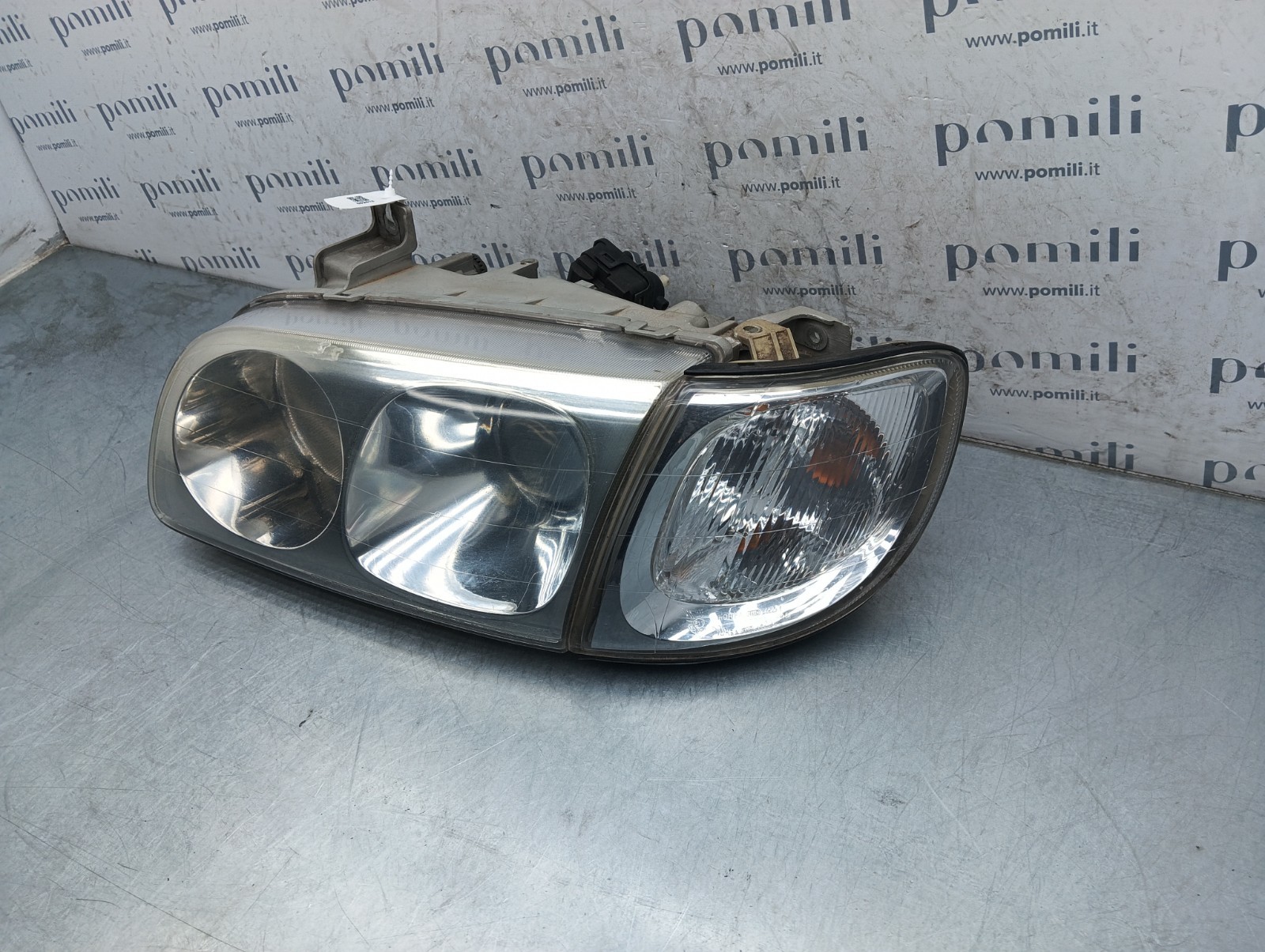 Pomili Fanaleria 92101-3AXXX faro anteriore sinistro usato