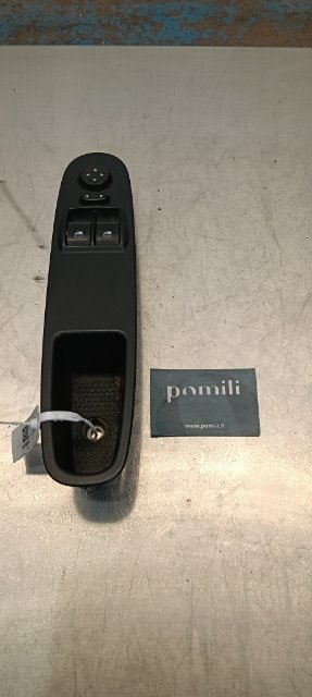 Pomili Rivestimenti interni e parti interne Blocco comandi alzacristalli e retrovisori Fiat Punto 51
