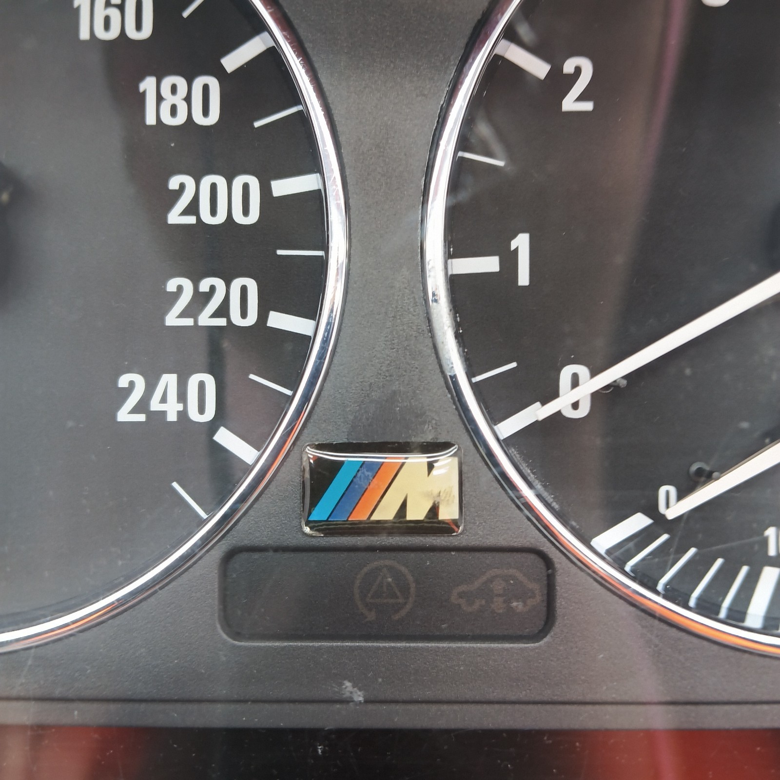 Pomili Rivestimenti interni e parti interne BMW X5 E53 Quadro strumenti usato