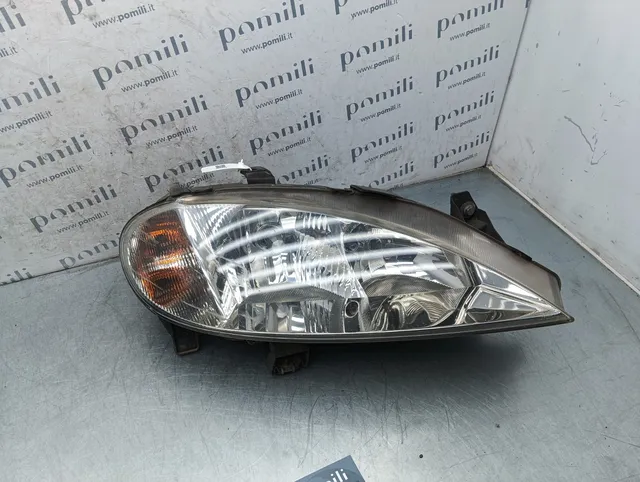 Pomili Fanaleria Renault Megane 7700427870D faro anteriore destro usato