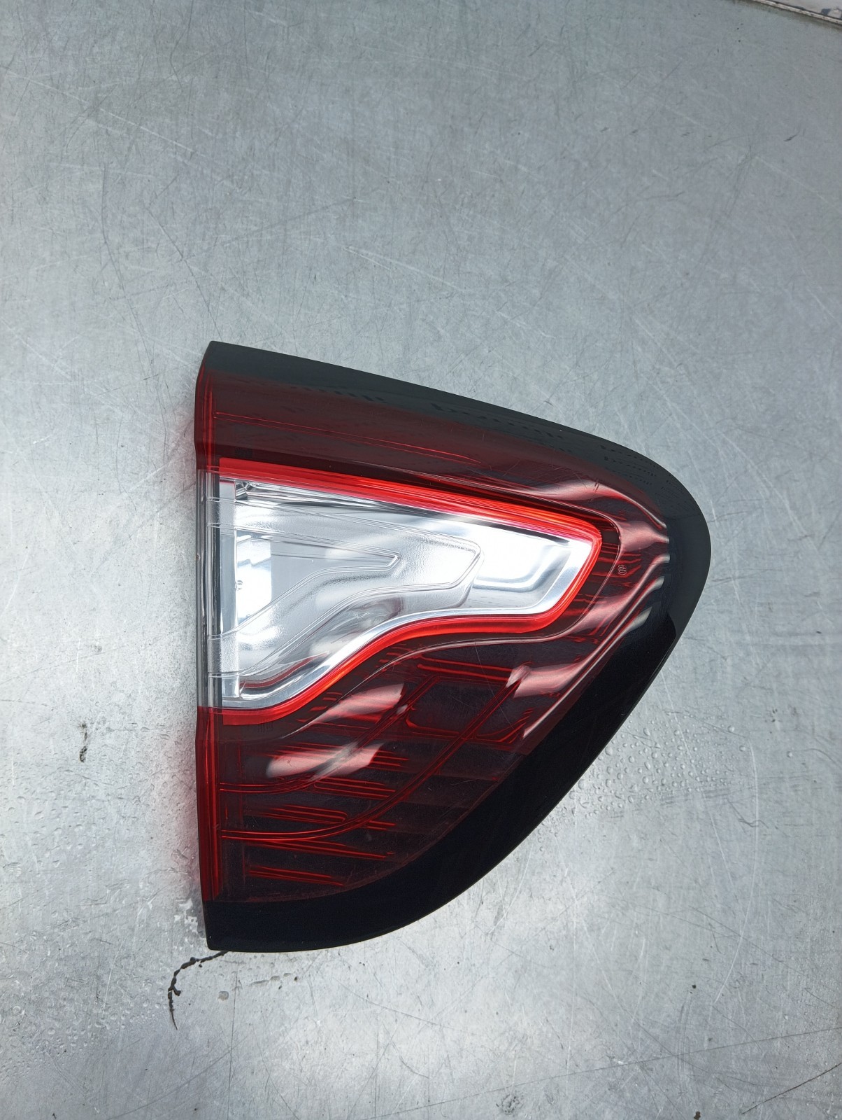 Pomili Fanaleria Renault Captur fanalino portellone sinistro 265555726R