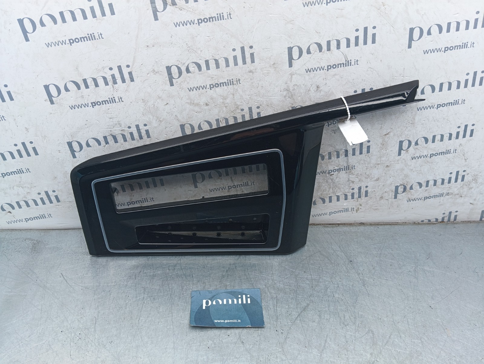 Pomili Rivestimenti interni e parti interne Volkswagen Golf VIII mascherina console centrale 5H1864263CGOG usata