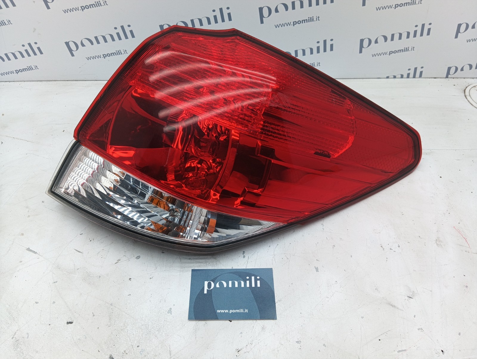 Pomili Fanaleria Fanale posteriore Subaru Outback destro 22020067 usato