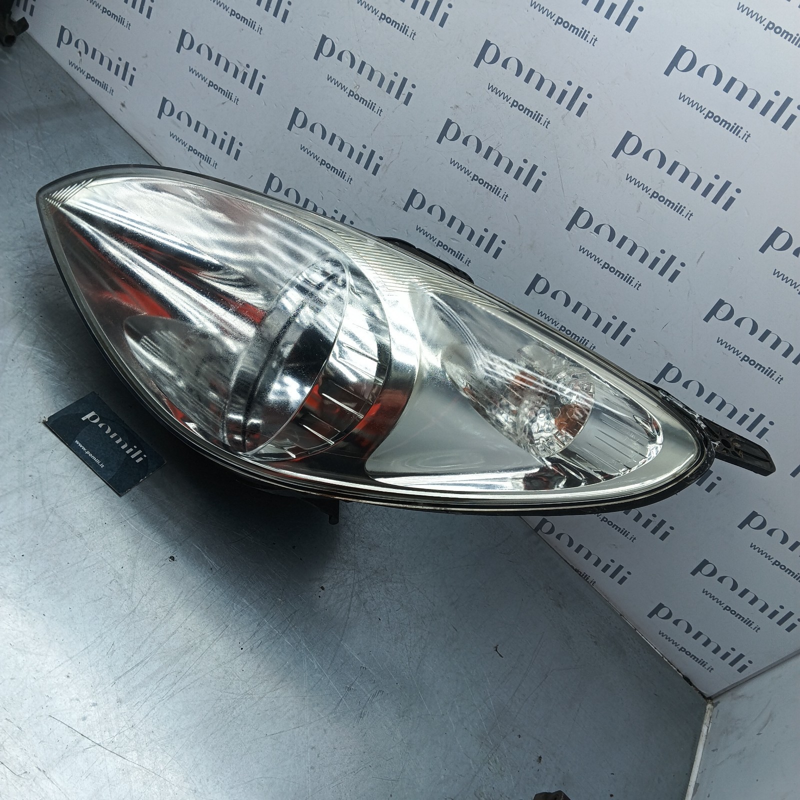 Pomili Fanaleria faro anteriore sinistro Hyundai i20 92101-4P000 usato