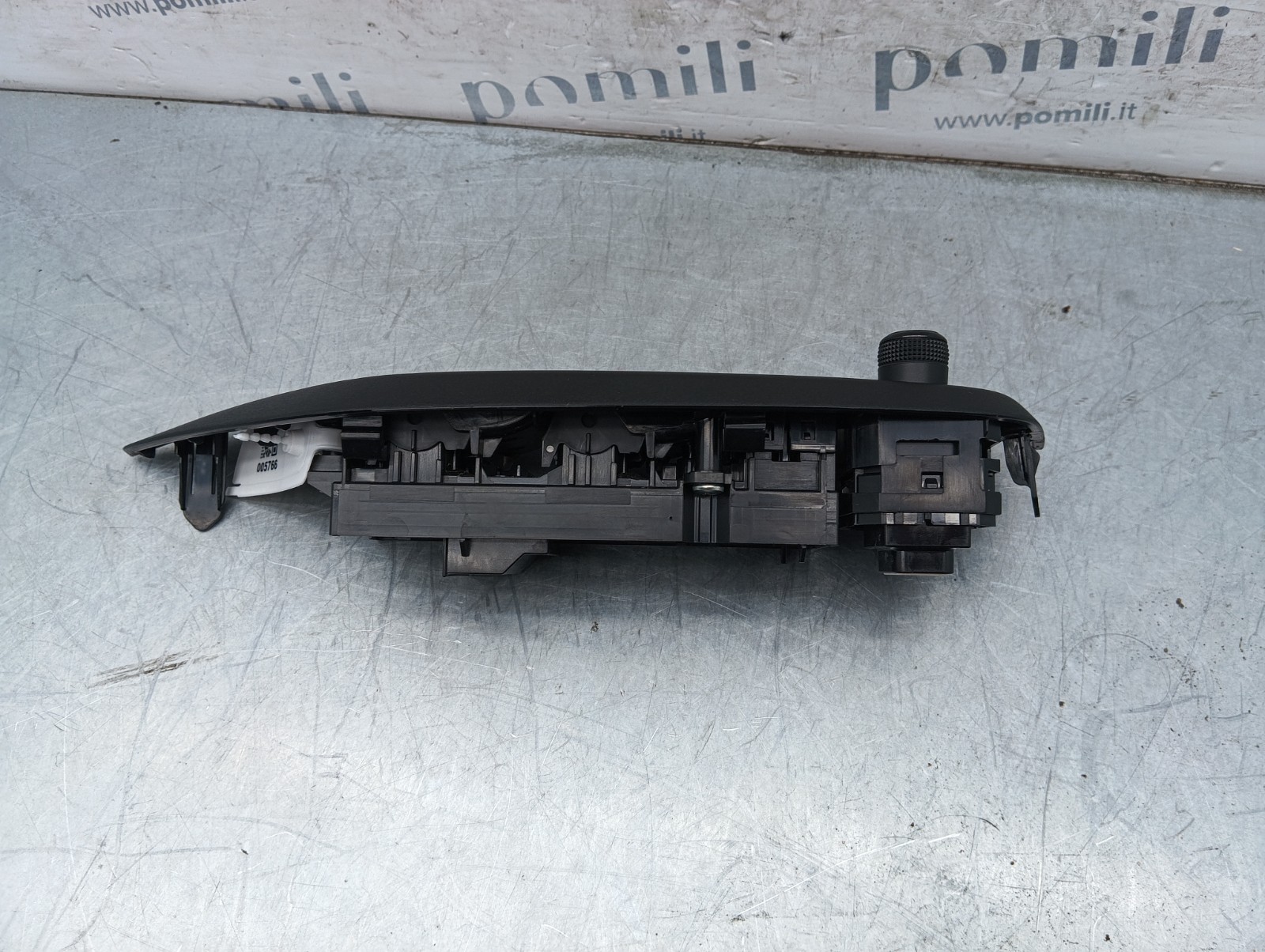 Pomili Rivestimenti interni e parti interne Toyota Yaris 4 pulsantiera sinistra