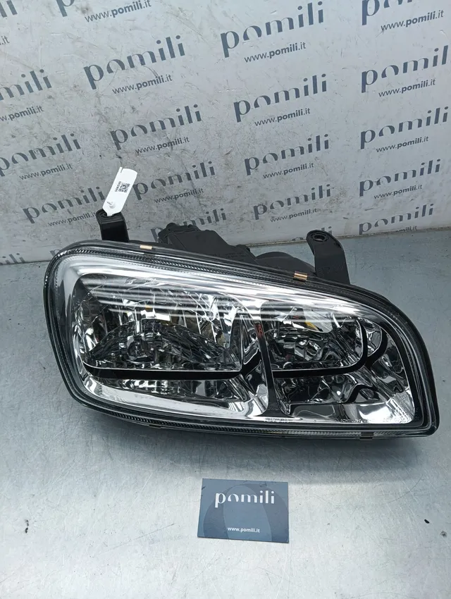 Pomili Fanaleria 81105-42110 faro anteriore destro Toyota Rav4 1994-2000