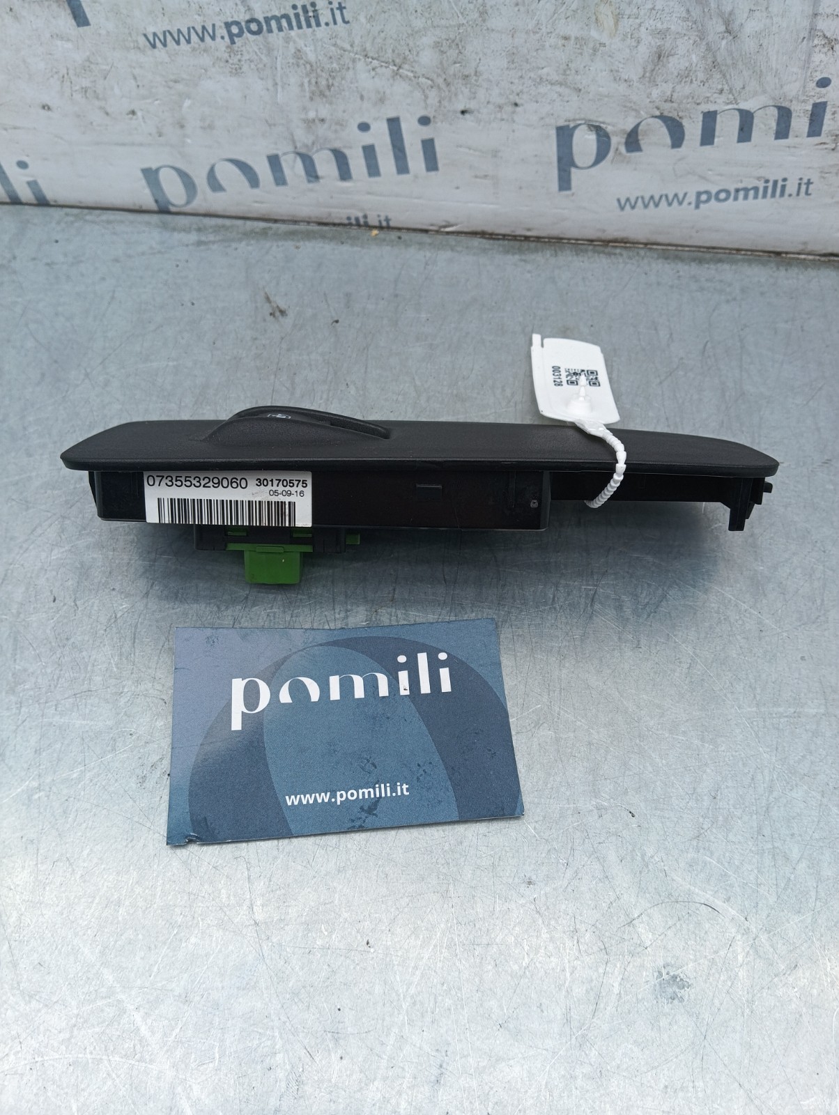 Pomili Rivestimenti interni e parti interne Pulsantiera alzacristalli anteriore destra Fiat Ducato 07355329060 usata