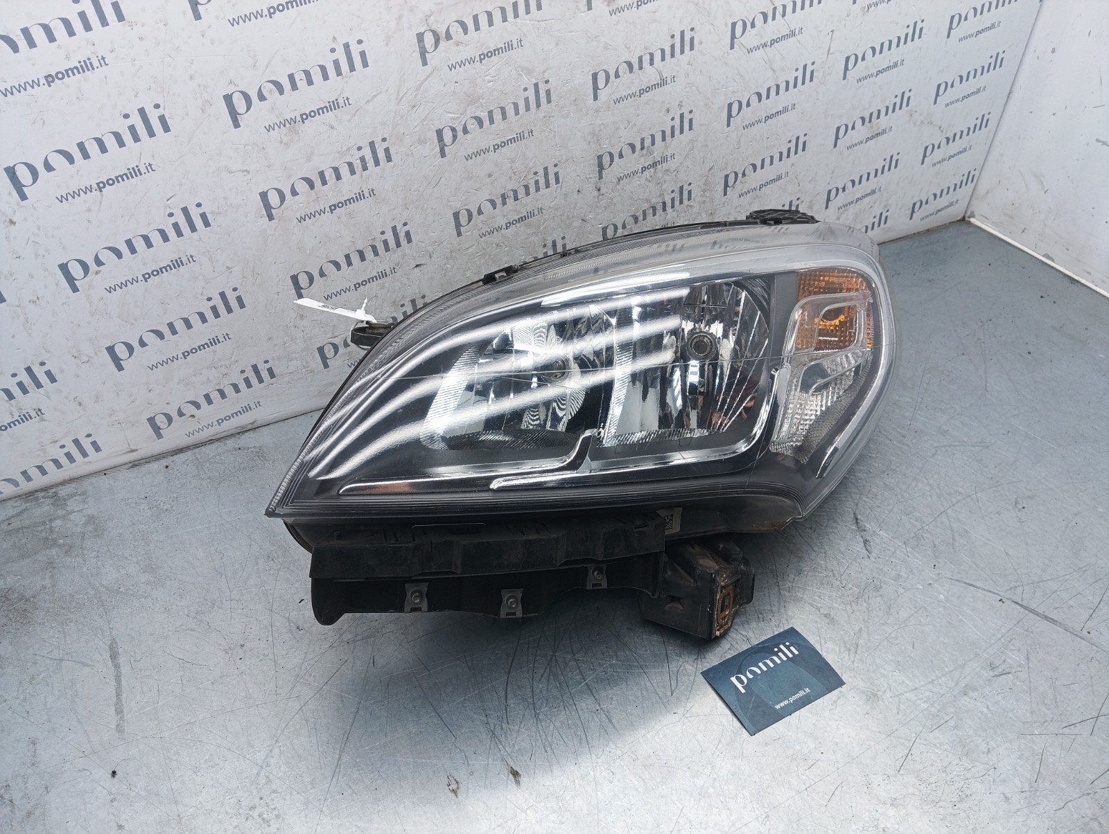 Pomili Fanaleria faro anteriore sinistro Fiat Doblò II 10500748 usato