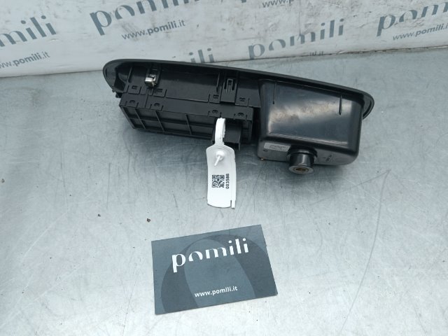 Pomili Lamierati esterni Fiat 500L (73) pulsante portello posteriore