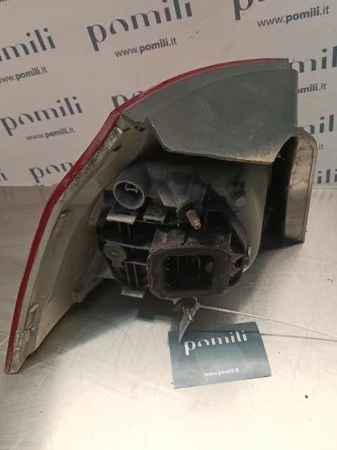 Pomili Fanaleria Volkswagen Golf (1K) (10/03-12/09) fanale posteriore destro esterno