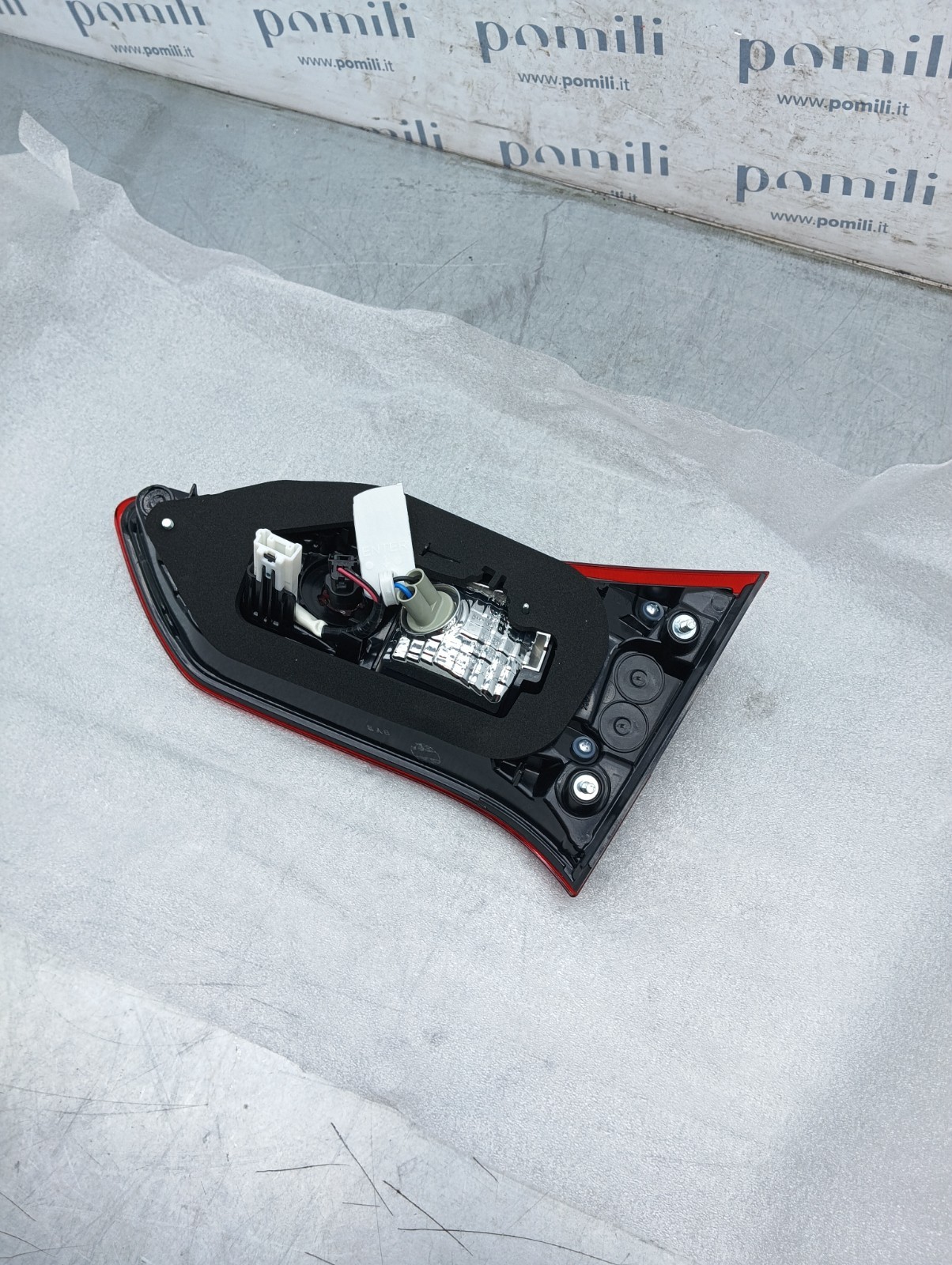 Pomili Fanaleria Fanale posteriore sinistro portellone Toyota Yaris Hybrid 2017-2020 81560-0D610 nuovo