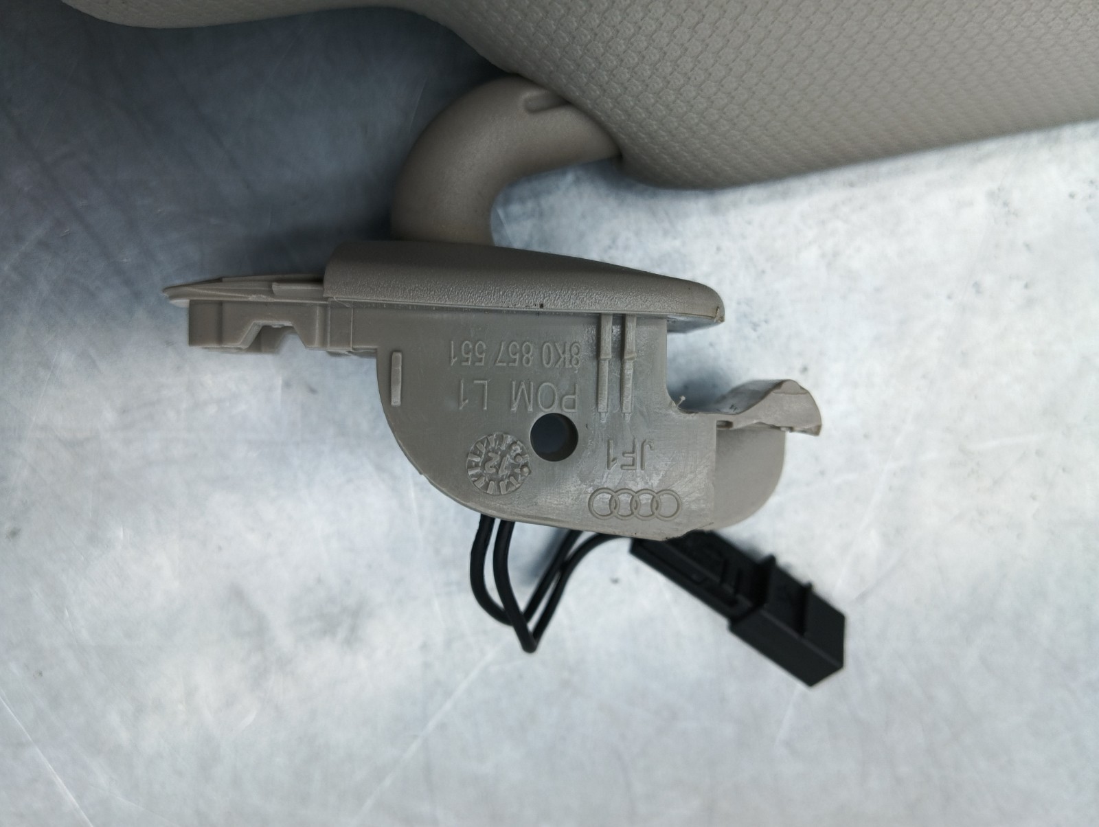 Pomili Rivestimenti interni e parti interne Ala parasole sinistra (Guidatore) Audi A3/A4/A5/Q3/Q5 8K0857551 usata