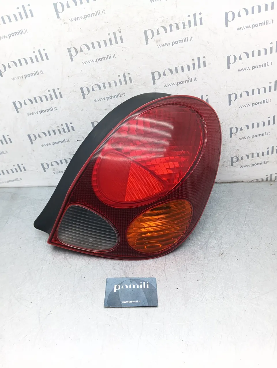 Pomili Fanaleria Toyota Corolla E11 KOITO 12-441 fanale posteriore destro usato
