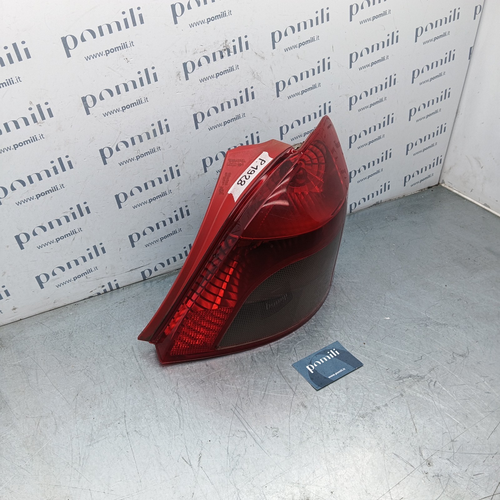 Pomili Fanaleria Toyota Yaris II fanale posteriore destro 81551-0D110 alogeno