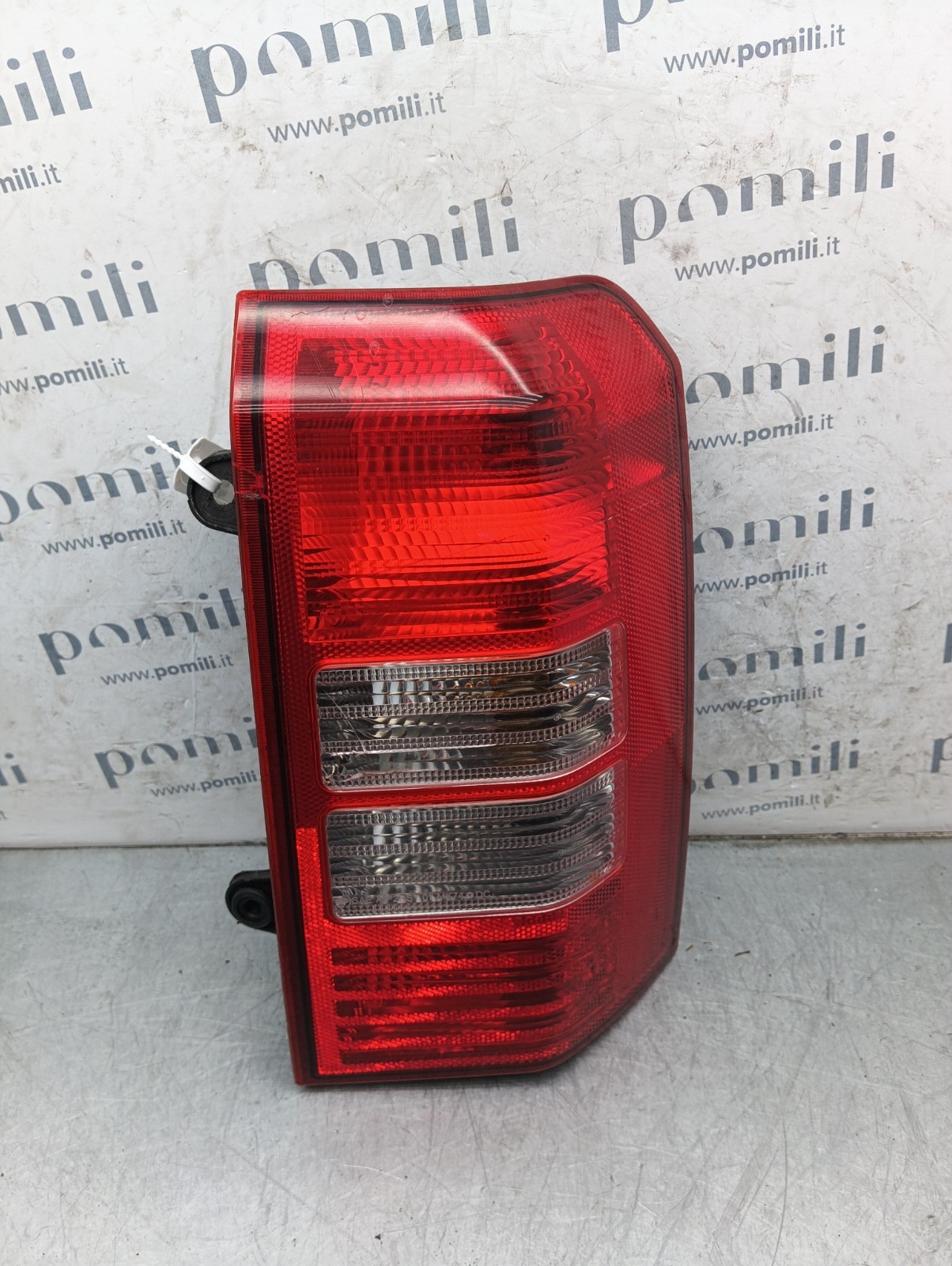 Pomili Fanaleria Fanale posteriore destro Jeep Patriot (2007-2016) 05116240AC usato