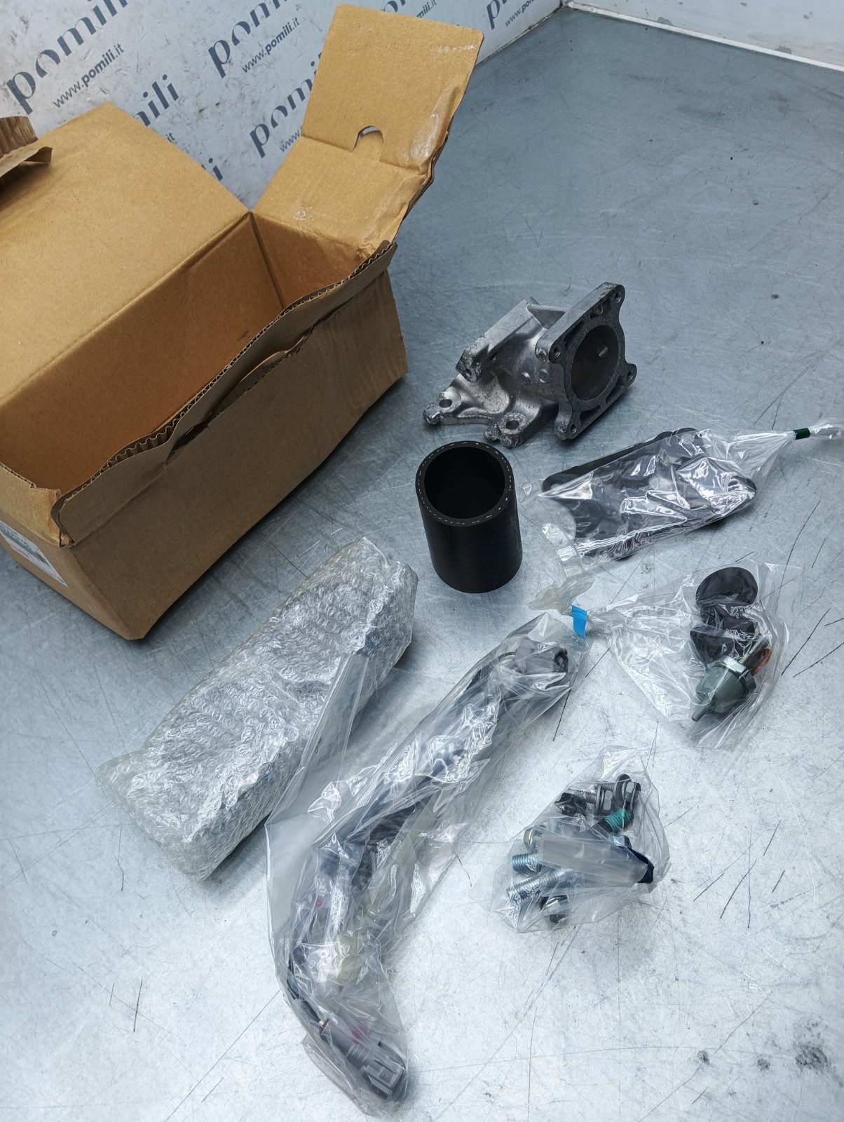 Pomili Motore e cambio con supporti Lexus LX 04004-57133 kit intercooler