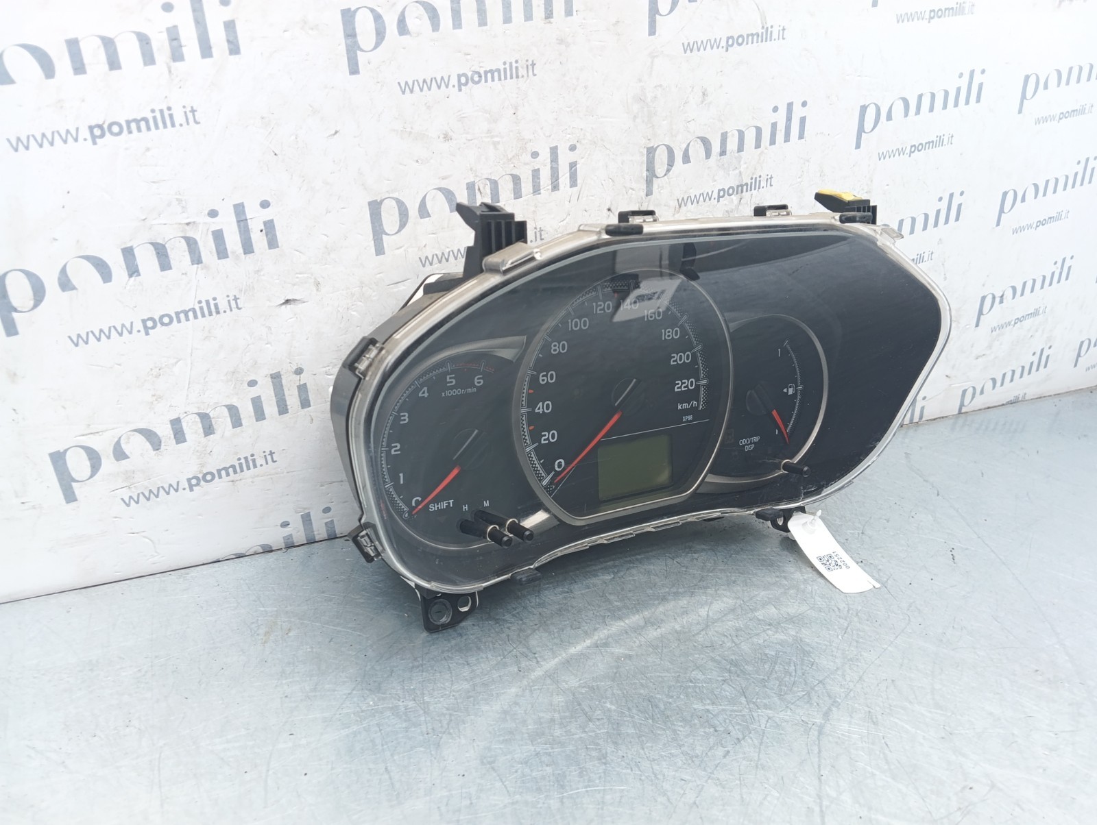 Pomili Rivestimenti interni e parti interne Quadro strumenti Toyota Yaris 83800-0U280 usato