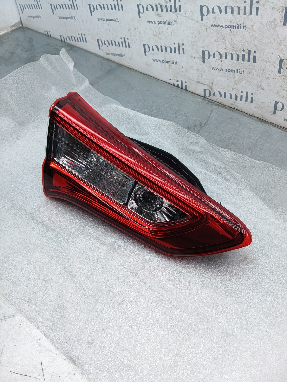 Pomili Fanaleria Fanale posteriore sinistro portellone Toyota Yaris Hybrid 2017-2020 81560-0D610 nuovo