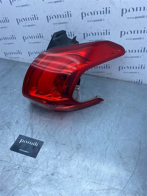 Pomili Fanaleria Peugeot 2008 fanale posteriore esterno S002